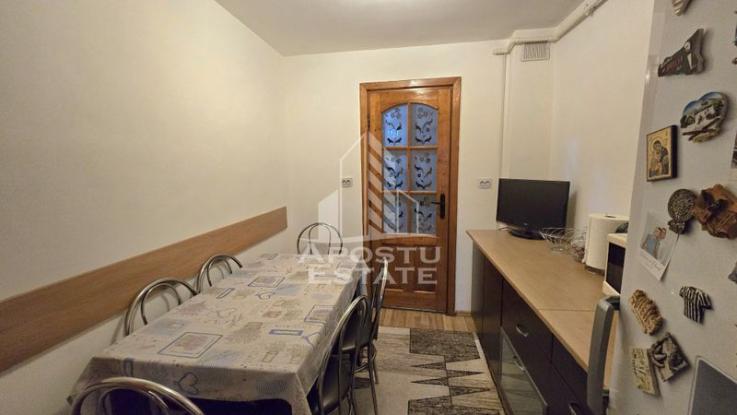 Apartament cu 2 camere, etaj 1, centrala proprie, zona Lipovei