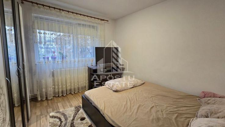 Apartament cu 2 camere, etaj 1, centrala proprie, zona Lipovei