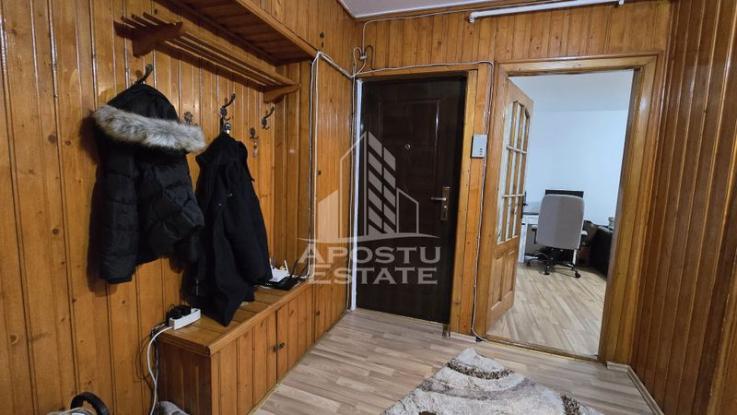 Apartament cu 2 camere, etaj 1, centrala proprie, zona Lipovei