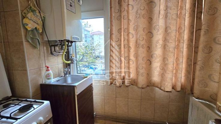 Apartament cu 2 camere, etaj 1, centrala proprie, zona Lipovei