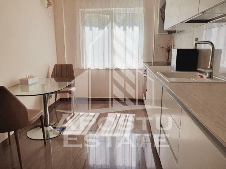 Apartament la prima inchirere3 camere, 2 bai,  Take Ionescu