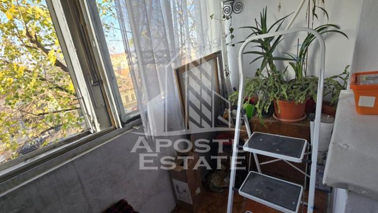 Apartament cu 4 camere, zona Cetatii