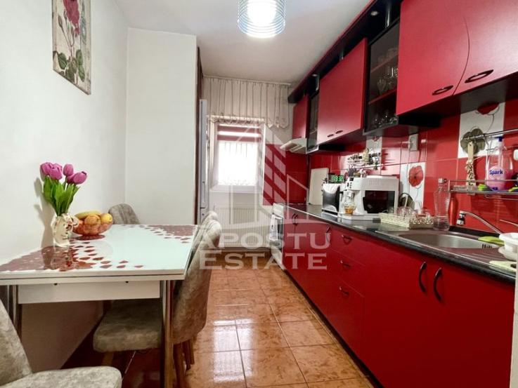 Apartament Girocului 3 camere, 2 bai, doua balcoane,  boxa, centrala