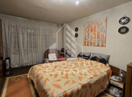 Apartament cu 3 camere si 2 bai, zona Aradului