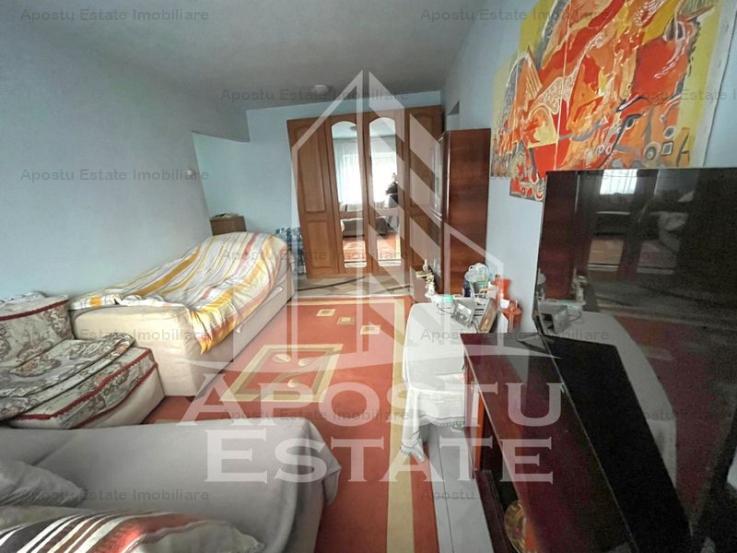 Apartament cu 3 camere si 2 bai, zona Aradului