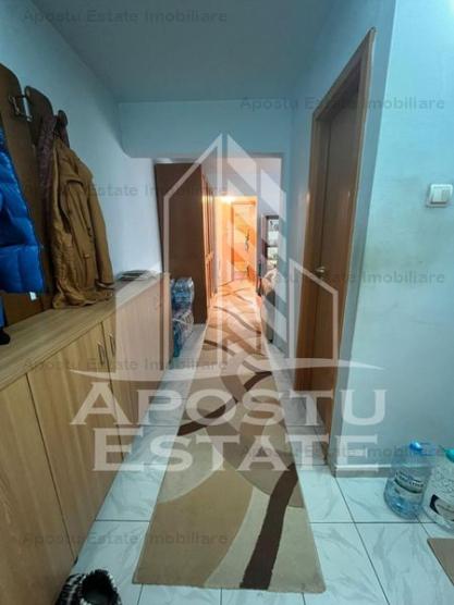 Apartament cu 3 camere si 2 bai, zona Aradului