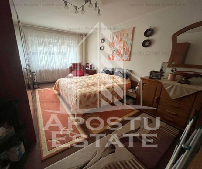 Apartament cu 3 camere si 2 bai, zona Aradului