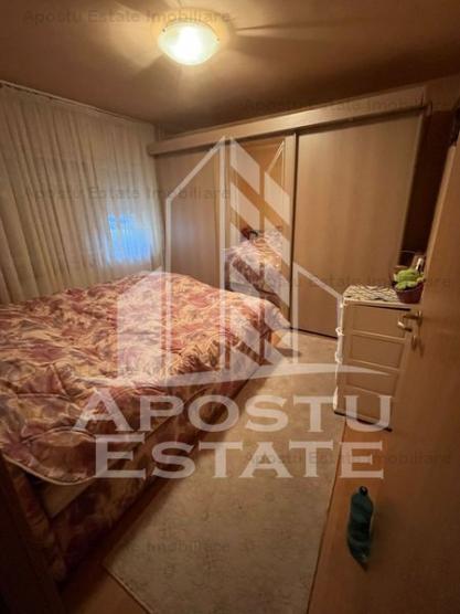 Apartament cu 3 camere si 2 bai, zona Aradului