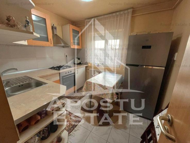 Apartament cu 3 camere si 2 bai, zona Aradului