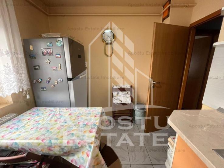 Apartament cu 3 camere si 2 bai, zona Aradului