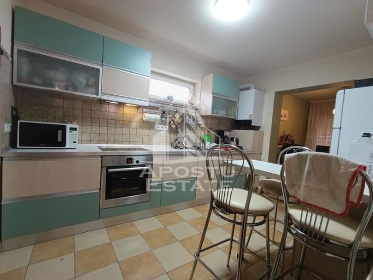 Casa P+1, 5 camere, centrala proprie, curte proprie, terasa, Mehala