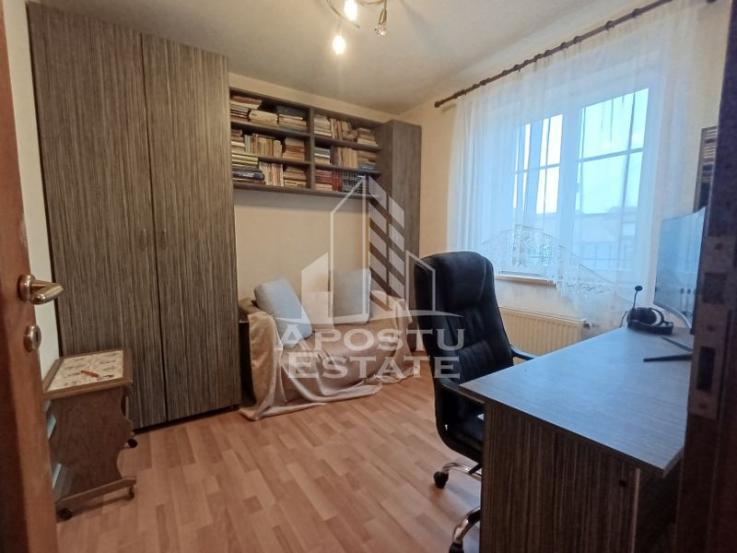 Casa P+1, 5 camere, centrala proprie, curte proprie, terasa, Mehala