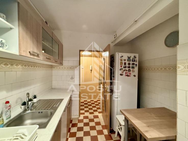 Apartament 3 camere, decomandat, etaj intermediar, Spitalul Judetean