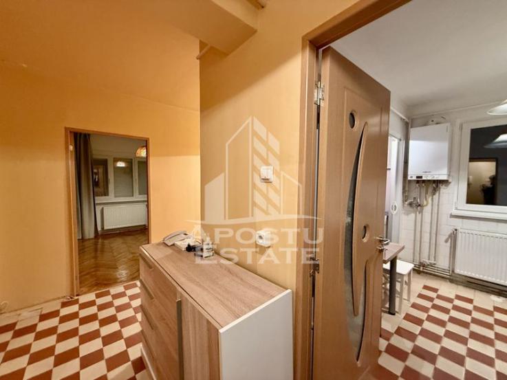 Apartament 3 camere, decomandat, etaj intermediar, Spitalul Judetean