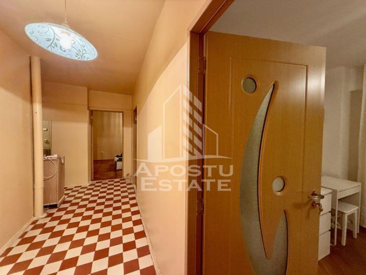 Apartament 3 camere, decomandat, etaj intermediar, Spitalul Judetean