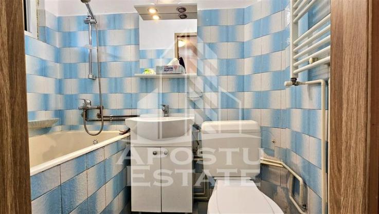 Apartament cu 3 camere 57mp Semidecomandat in zona Complex Studentesc