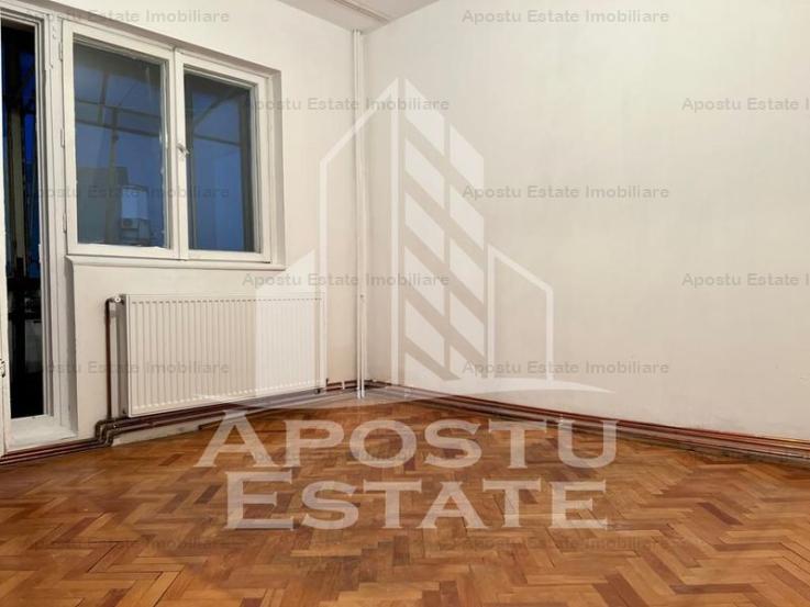 Apartament cu 3 camere ,98 mp , etaj intermediar, centerala, Aradu Nou