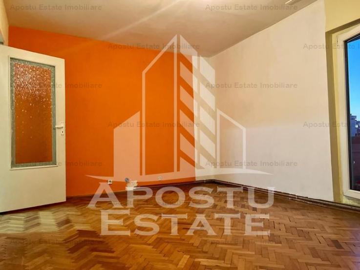 Apartament cu 3 camere ,98 mp , etaj intermediar, centerala, Aradu Nou