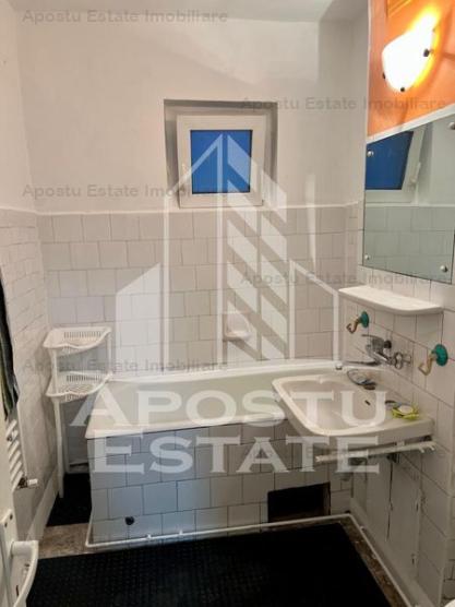 Apartament cu 3 camere ,98 mp , etaj intermediar, centerala, Aradu Nou