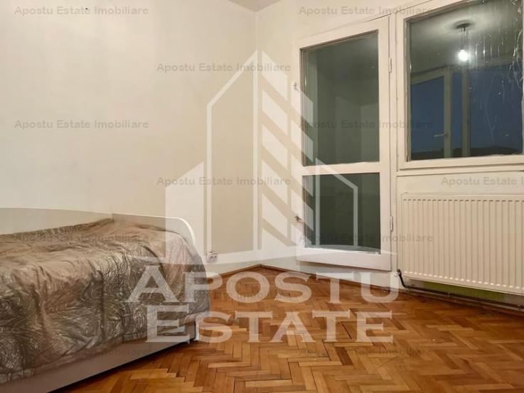 Apartament cu 3 camere ,98 mp , etaj intermediar, centerala, Aradu Nou