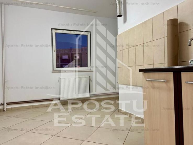 Apartament cu 3 camere ,98 mp , etaj intermediar, centerala, Aradu Nou