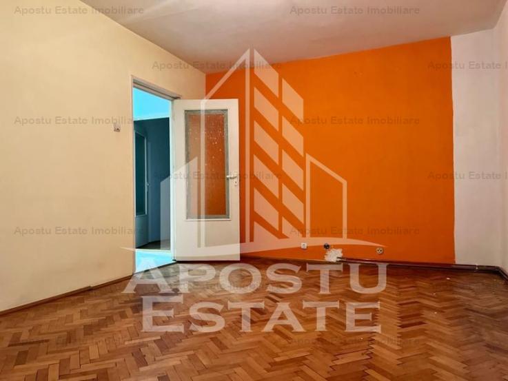 Apartament cu 3 camere ,98 mp , etaj intermediar, centerala, Aradu Nou