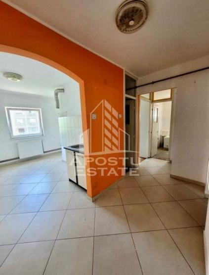 Apartament cu 3 camere ,98 mp , etaj intermediar, centerala, Aradu Nou