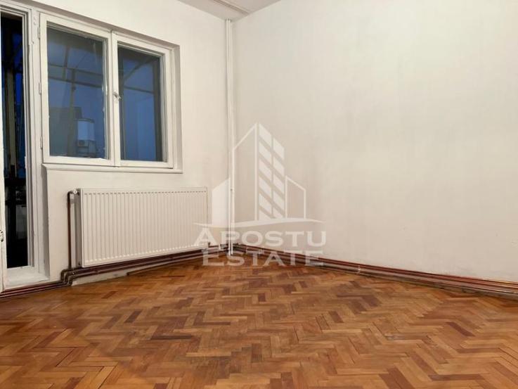 Apartament cu 3 camere ,98 mp , etaj intermediar, centerala, Aradu Nou