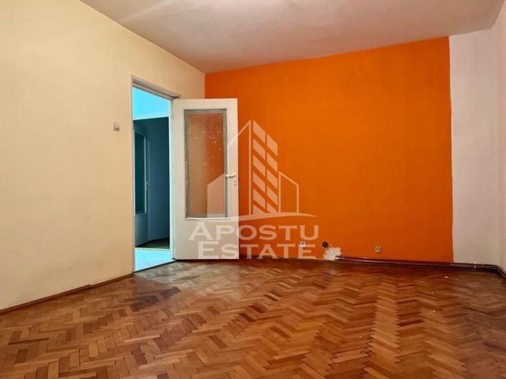 Apartament cu 3 camere ,98 mp , etaj intermediar, centerala, Aradu Nou