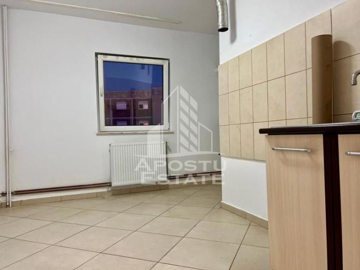 Apartament cu 3 camere ,98 mp , etaj intermediar, centerala, Aradu Nou