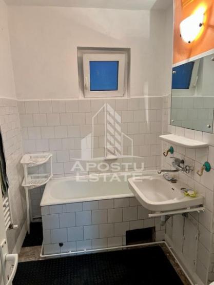 Apartament cu 3 camere ,98 mp , etaj intermediar, centerala, Aradu Nou