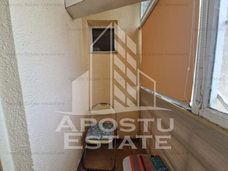 Apartament cu 3 camere,decomandat,98 mp,etaj intermediar,Aradul Nou