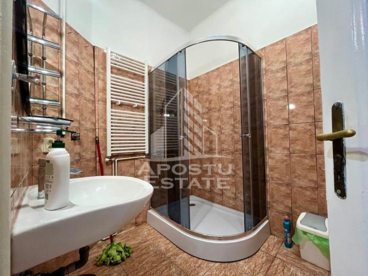 Apartament 2 camere,la casa,curte comuna,zona Dambovita