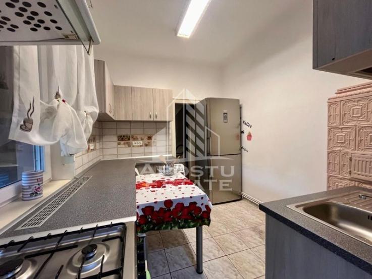 Apartament 2 camere,la casa,curte comuna,zona Dambovita