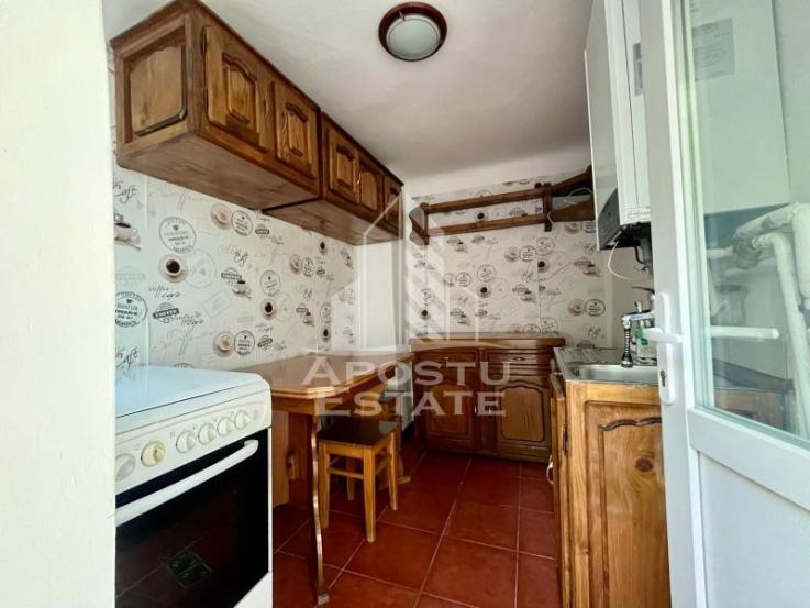 Apartament 2 camere,la casa,curte comuna,zona Dambovita