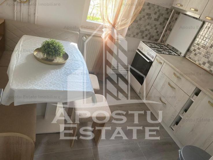 Apartament cu 3 camere, centrala proprie, zona Calea Lipovei