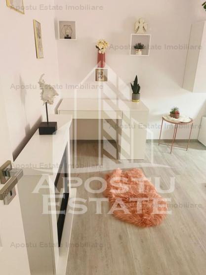 Apartament cu 3 camere, centrala proprie, zona Calea Lipovei