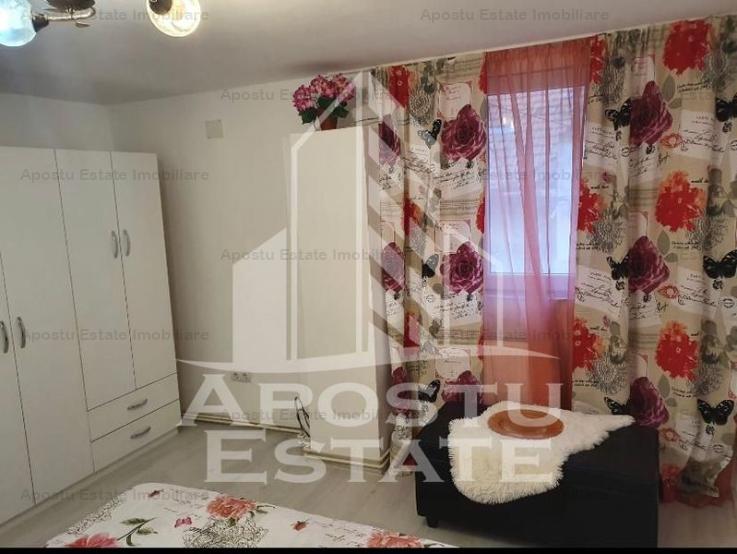 Apartament cu 3 camere, centrala proprie, zona Calea Lipovei