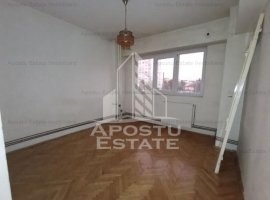 Apartament 3 camere, decomandat, centrala proprie, zona C.alea Sagului