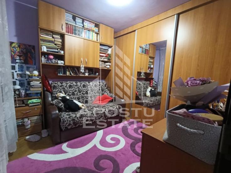 Apartament 2 camere, centrala proprie, etaj 3, situat in C. Sagului.