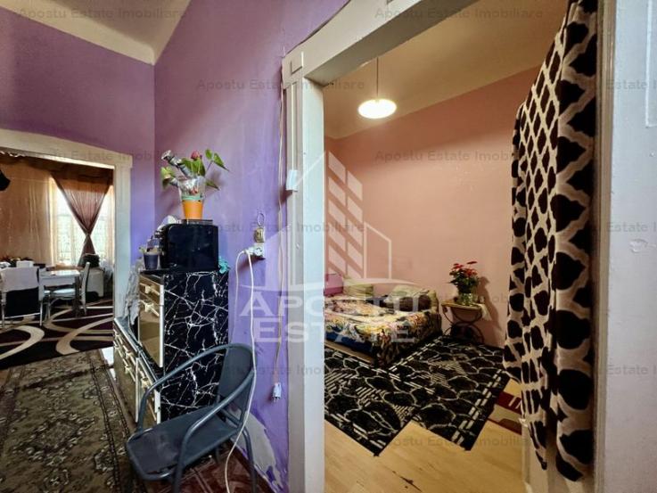 Apartament 3 camere, curte comuna, toate utilitatile, zona Lunei