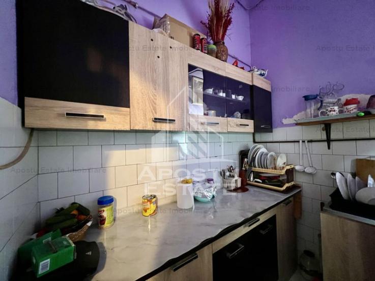 Apartament 3 camere, curte comuna, toate utilitatile, zona Lunei