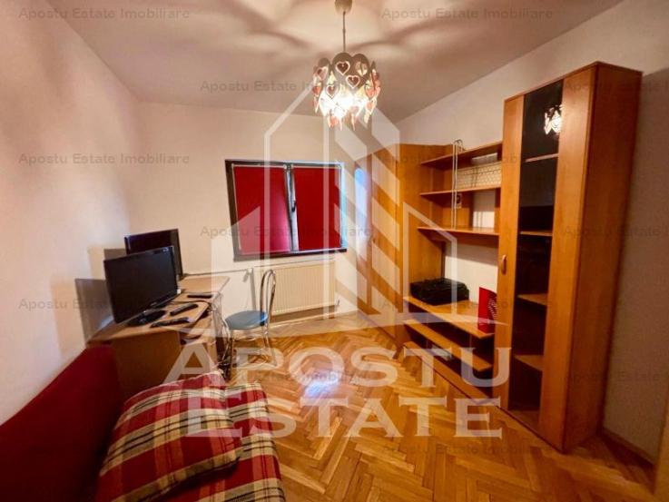 Apartament cu 3 camere, 2 bai, in zona Soarelui