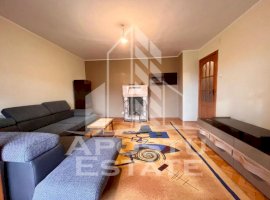 Apartament cu 3 camere, decomandat, centrala proprie,in zona Lunei