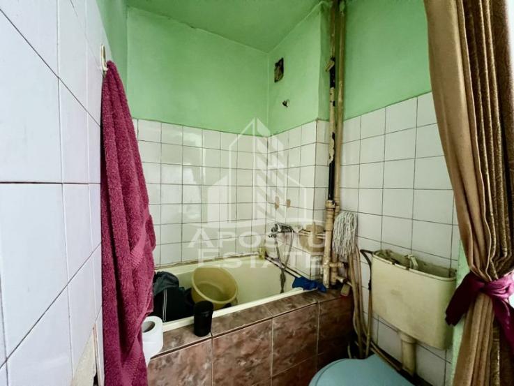 Apartament o camera, etaj 2, bloc anvelopat, Complexul Studentesc