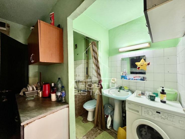 Apartament o camera, etaj 2, bloc anvelopat, Complexul Studentesc