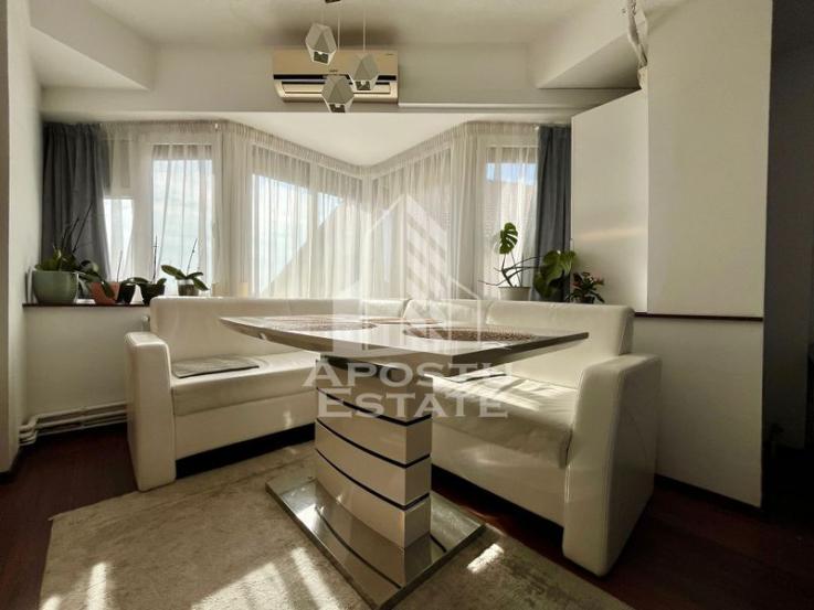 Apartament cu 5 camere pe doua nivele, zona Modern