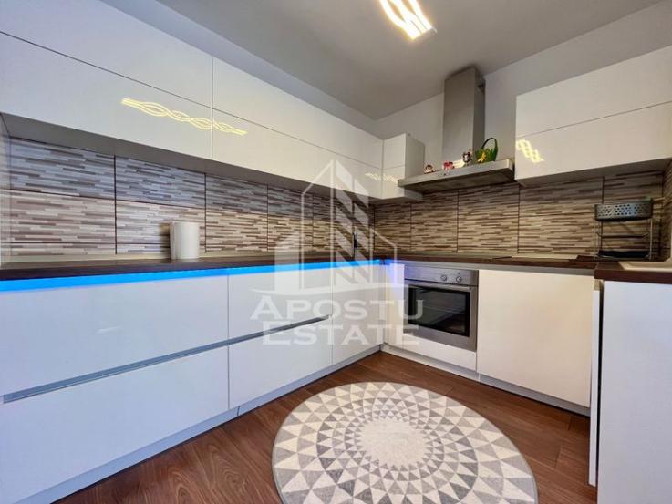 Apartament cu 5 camere pe doua nivele, zona Modern