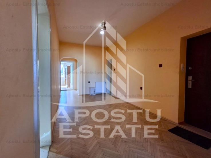 Apartament decomandat, 3 Camere, Etajul 3