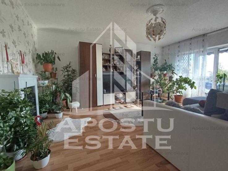 Apartament 4 camere, decomandat, 3 dormitoare, 2 bai, zona Fratelia.